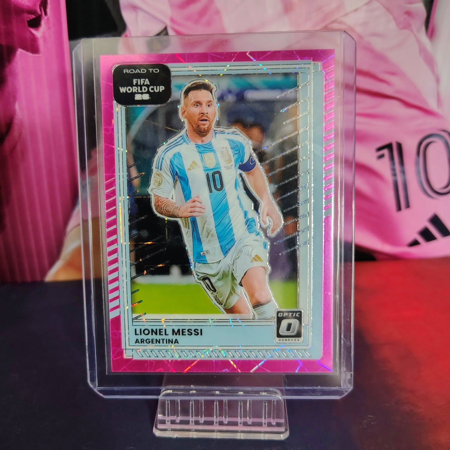 Lionel Messi - Optic Pink Velocity 34/99 | Panini Donruss Road to FIFA World Cup 2026